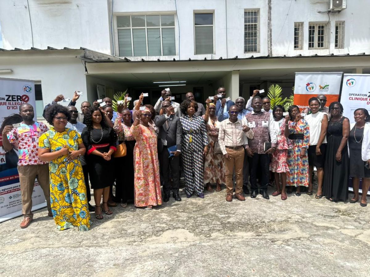 [Côte d’Ivoire] 55 psychologues reçoivent leur carte professionnelle pour mieux encadrer le secteur de la santé