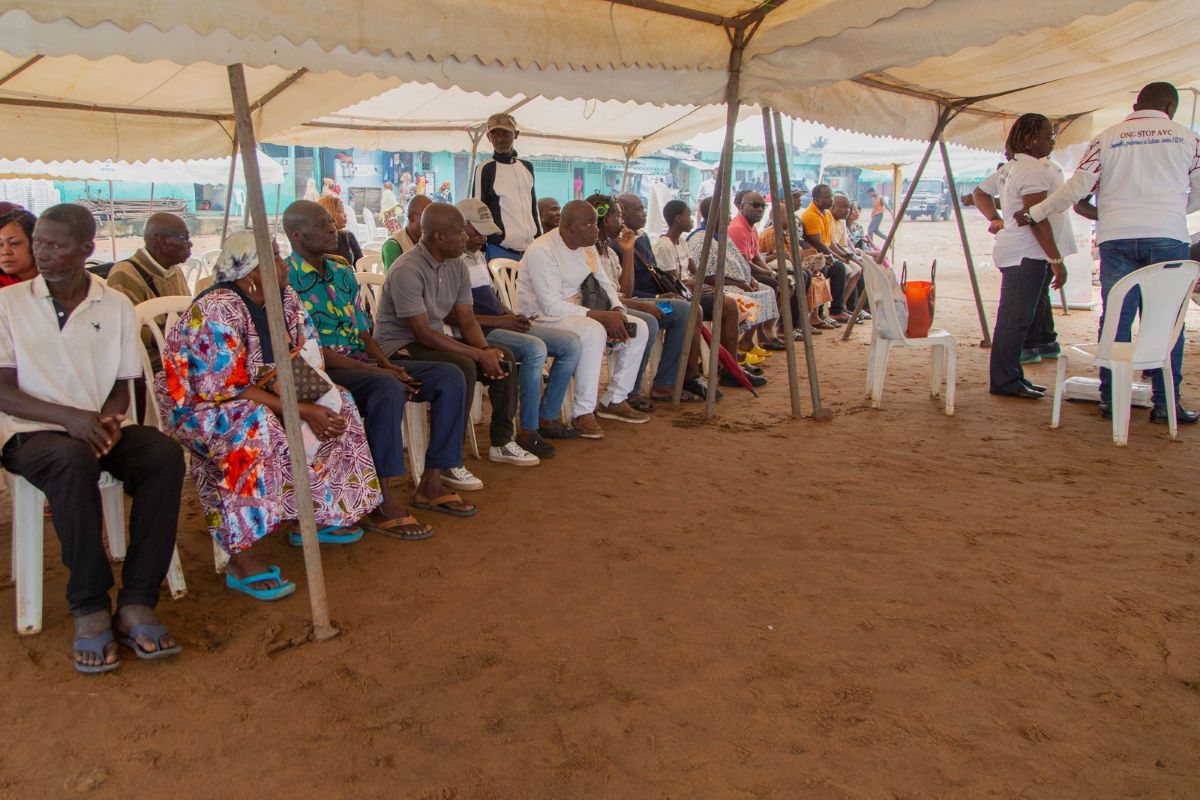 [Grand Reportage AVC] À Yopougon, une foule refuse de mourir en silence grâce à l’ONG Stop Stroke