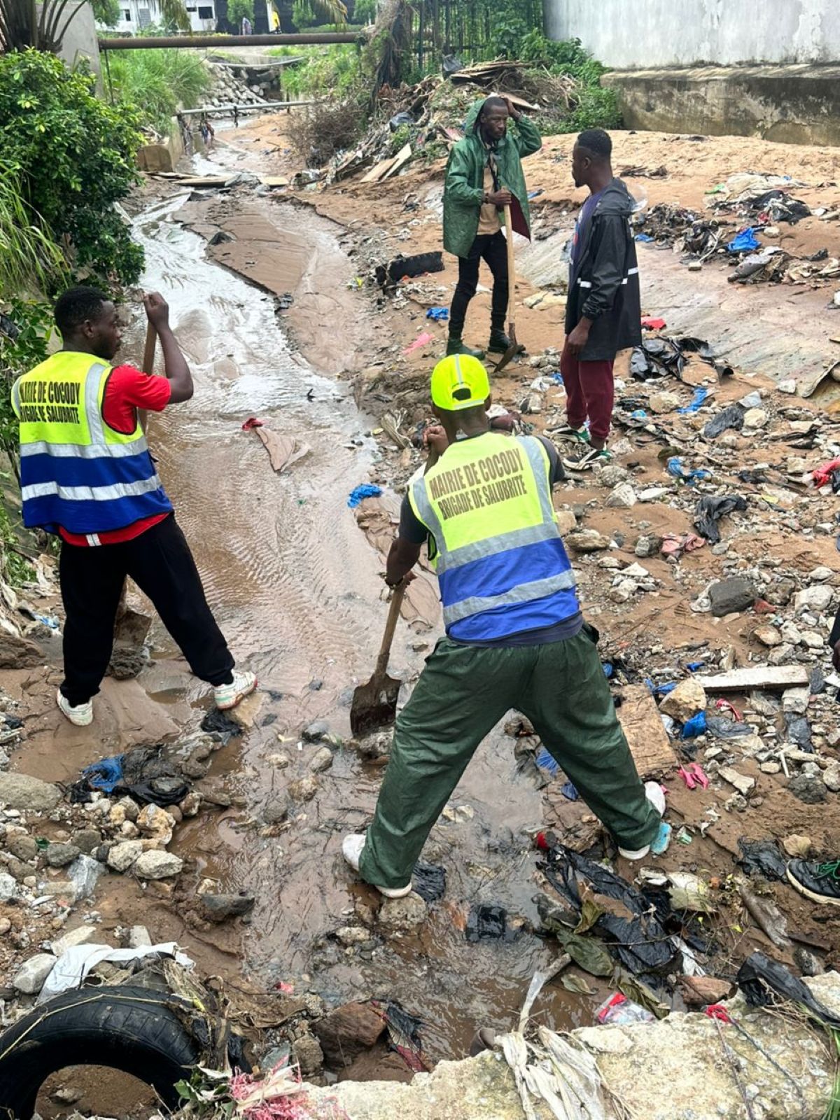 [Côte d’Ivoire – Inondations à Cocody] Le Conseil municipal en première ligne aux côtés des sinistrés