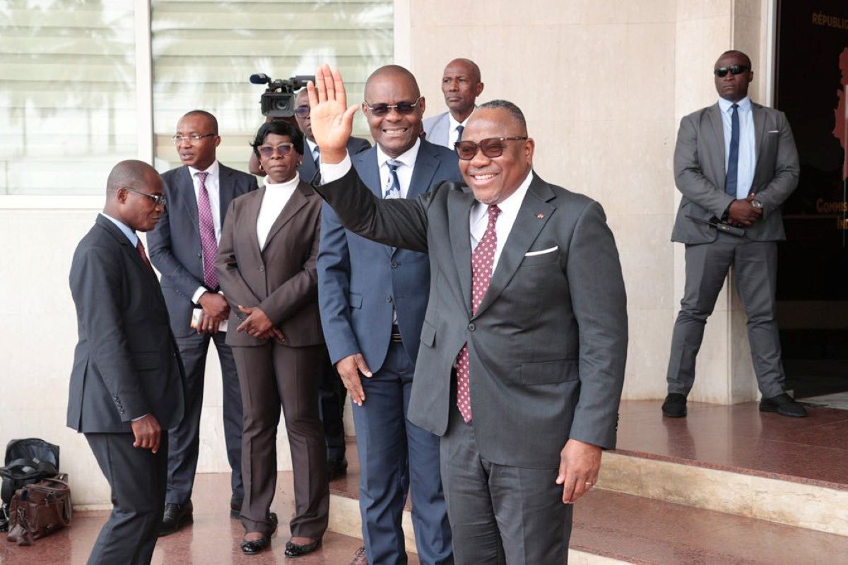 Présidentielle 2025 en Côte d’Ivoire, dépôt des candidatures, pression de l’UE et drones contre l’orpaillage (chronique)