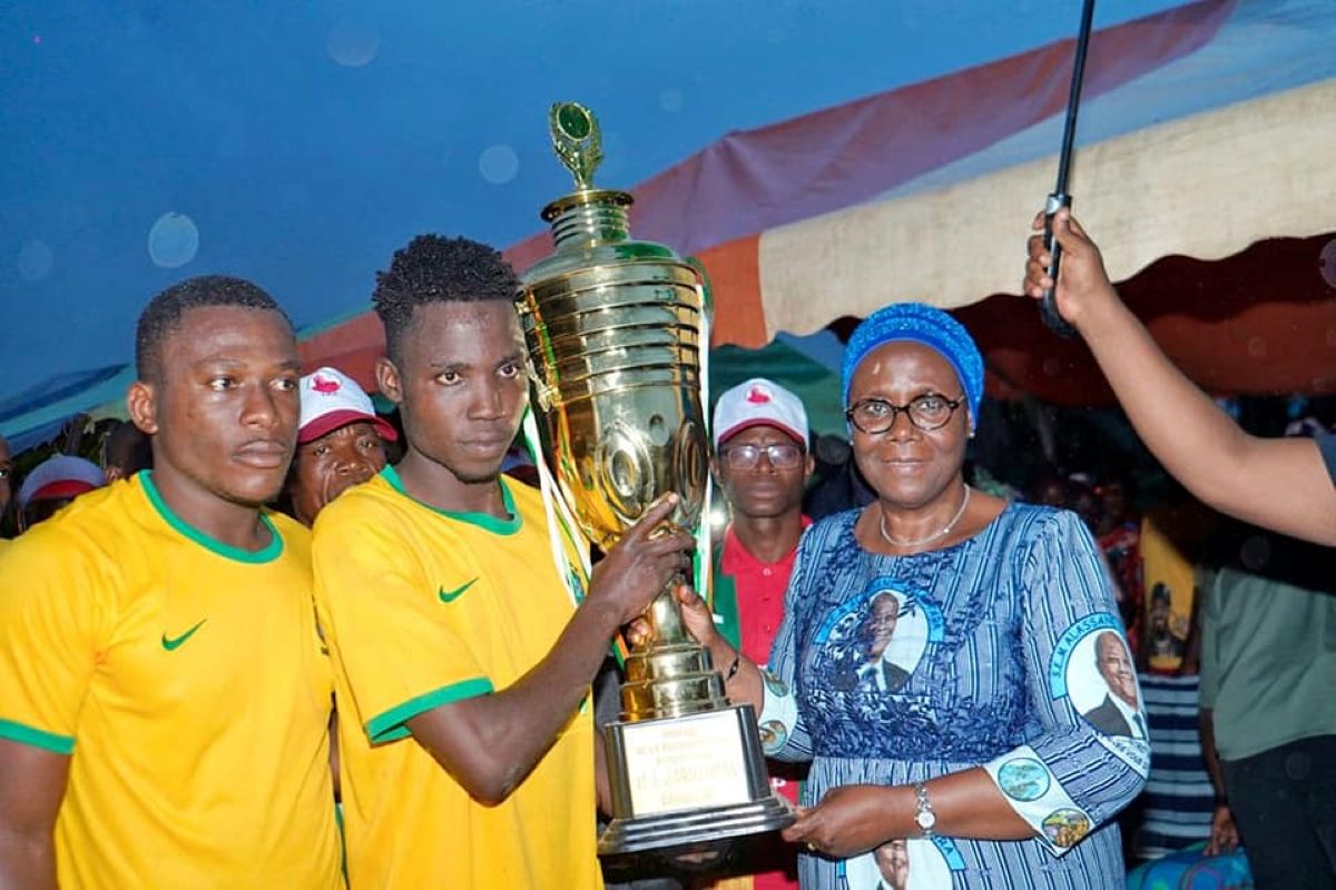 [Tonkpi] Mahi Clarisse célèbre la paix et le développement à la finale du tournoi de la réconciliation à Yagotouo