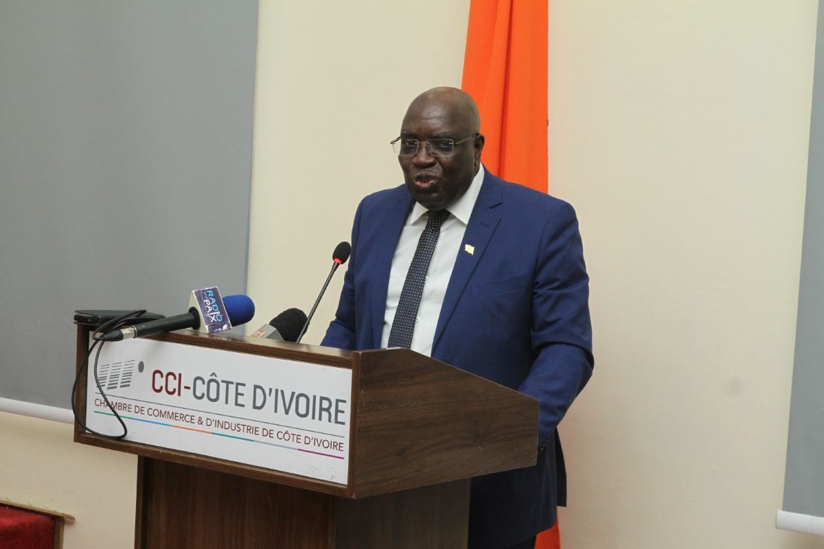 [Côte d’Ivoire] Dr Koffi Koffi Paul présente son ouvrage « Les 100 premiers jours du Président de la République »