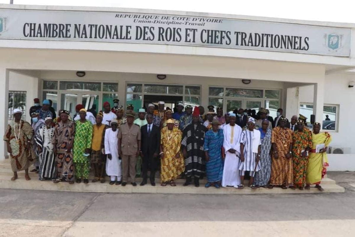 Rois et chefs traditionnels entre le marteau et l'enclume (Propos d'observateur)