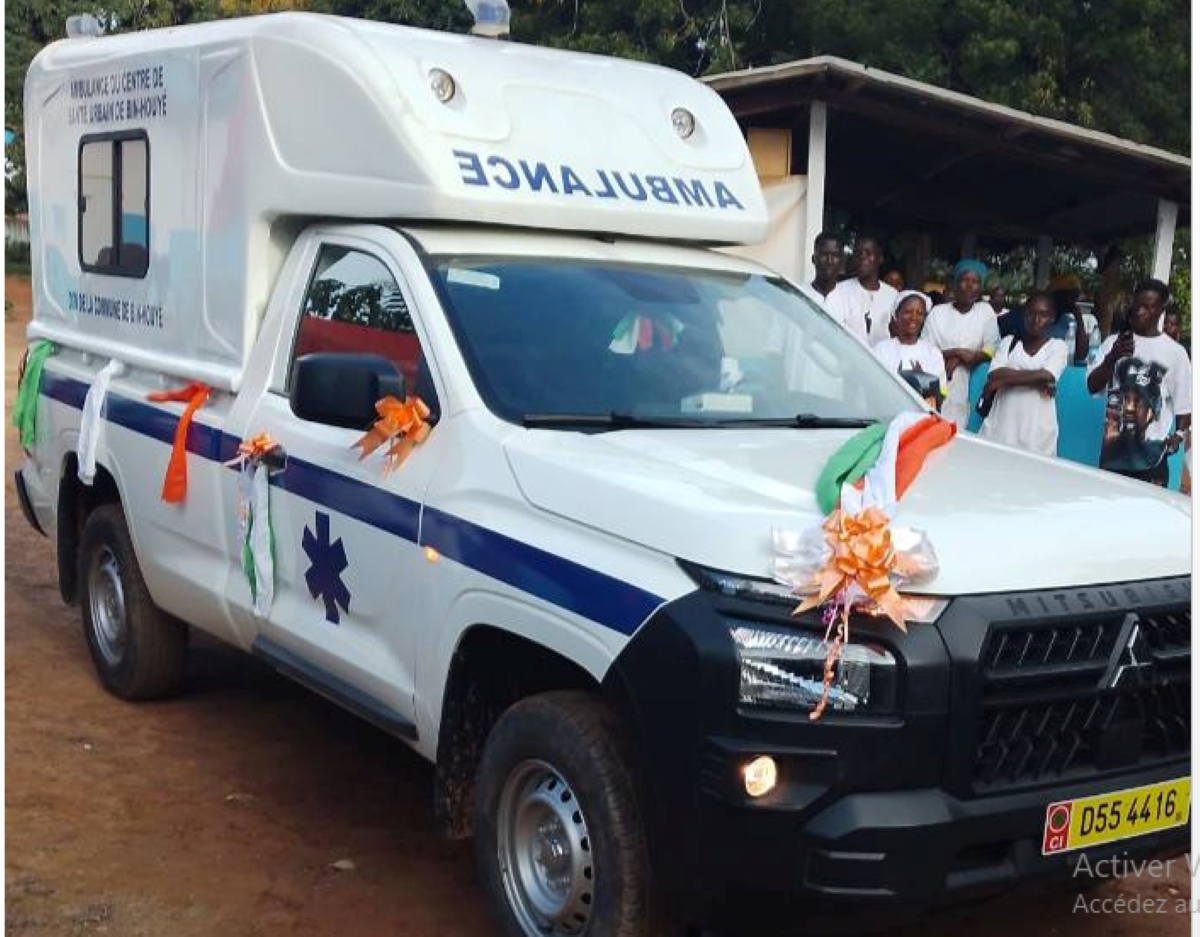 [Bin-Houyé] Une ambulance et un bâtiment d’hospitalisation remis au CSU par le maire Méman André Narcisse