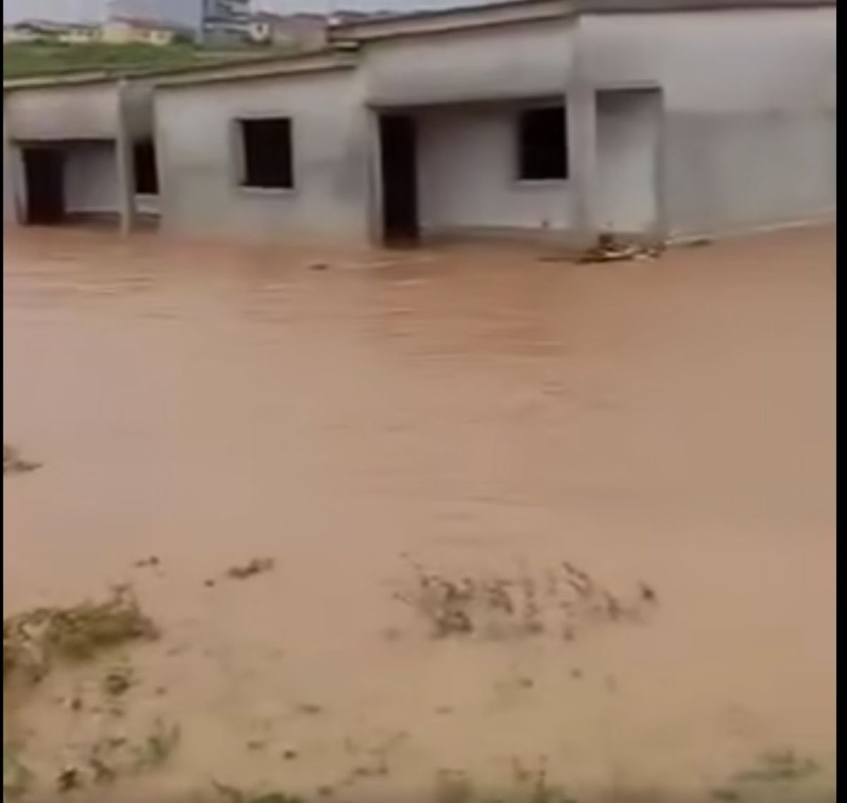 [Abidjan inondée, Paris étouffe sous la canicule] Deux visages extrêmes du climat mondial