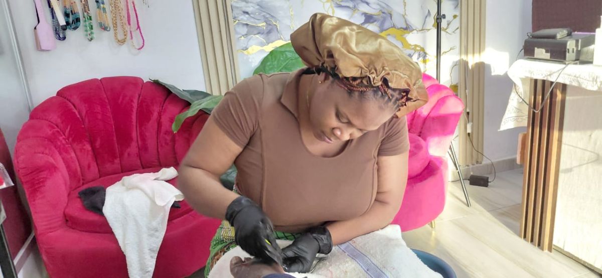[Bouaké] À Broukro 6e Arrêt, l’art de la manucure et de la pédicure au service du bien-être