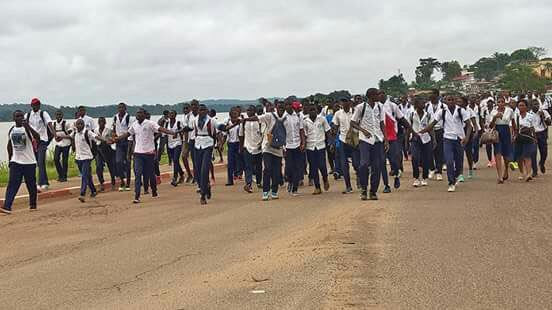 Les élèves en pleine marche
